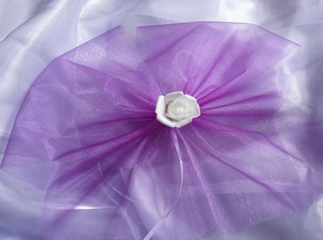 Fialová mašle na zrcátka/kliky bílá květinka vel.M - Obrázok č. 1