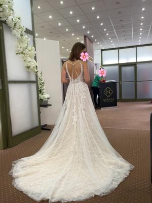 Svatební šaty Pronovias Hyperion off white/blush tul - Obrázok č. 1